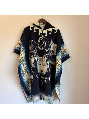 Ecuadorian Wool-Blend Wolf Print Hooded Poncho OS
